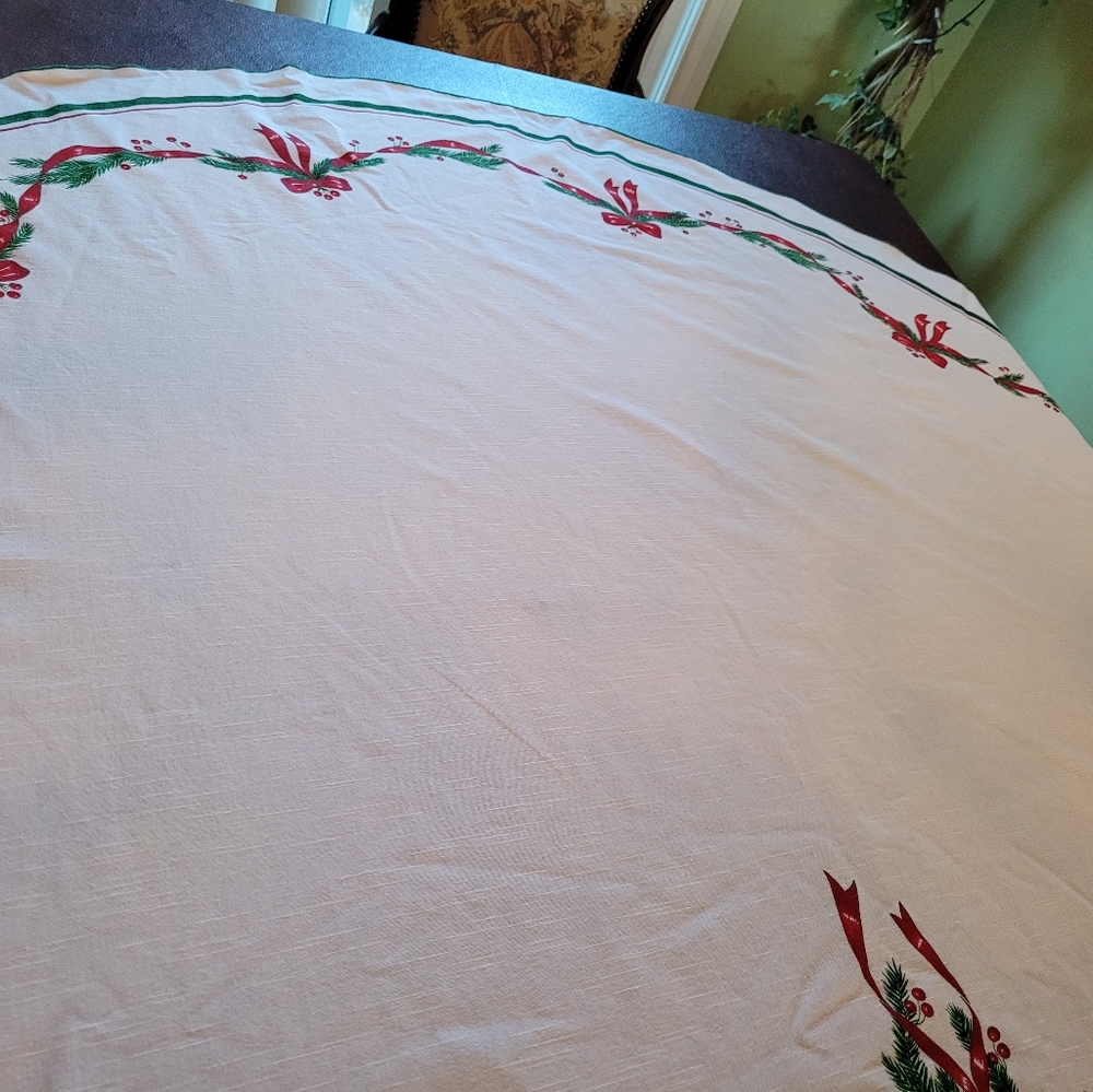 Holiday tablecloth - Picture 9 of 11